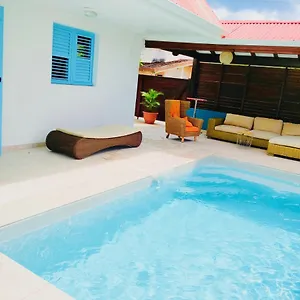  Hébergement de vacances Location Maison Bleue Avec Piscine Privative Au Carbet Martinique